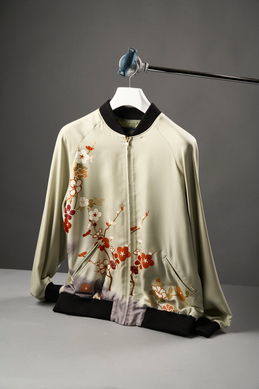 AL-5 白緑梅の花柄ジップブルゾン